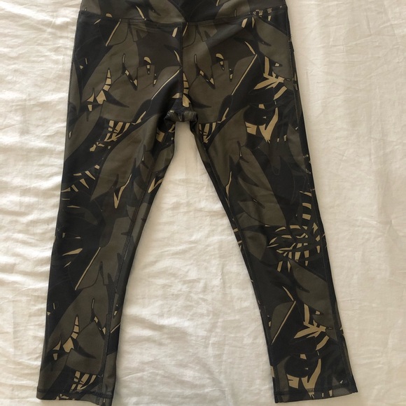 Womens Marika Sport Workout Leggings in Chamo! BRAND NEW NEVER WORN! Size medium - Picture 6 of 7